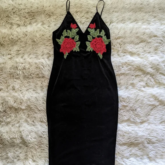 Black Velvet Dress - Picture 4 of 12